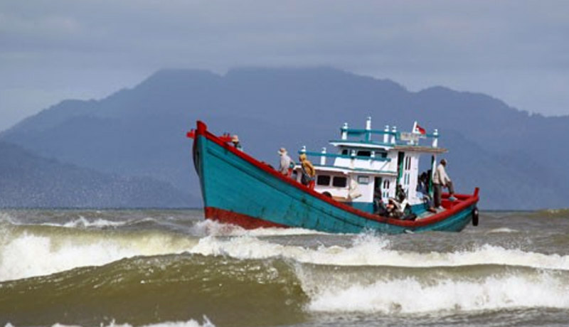 13 Nelayan Belum Ditemukan setelah Kapal Ikan Terbalik di Laut Jawa